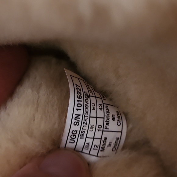 Uggs - Picture 2 of 6